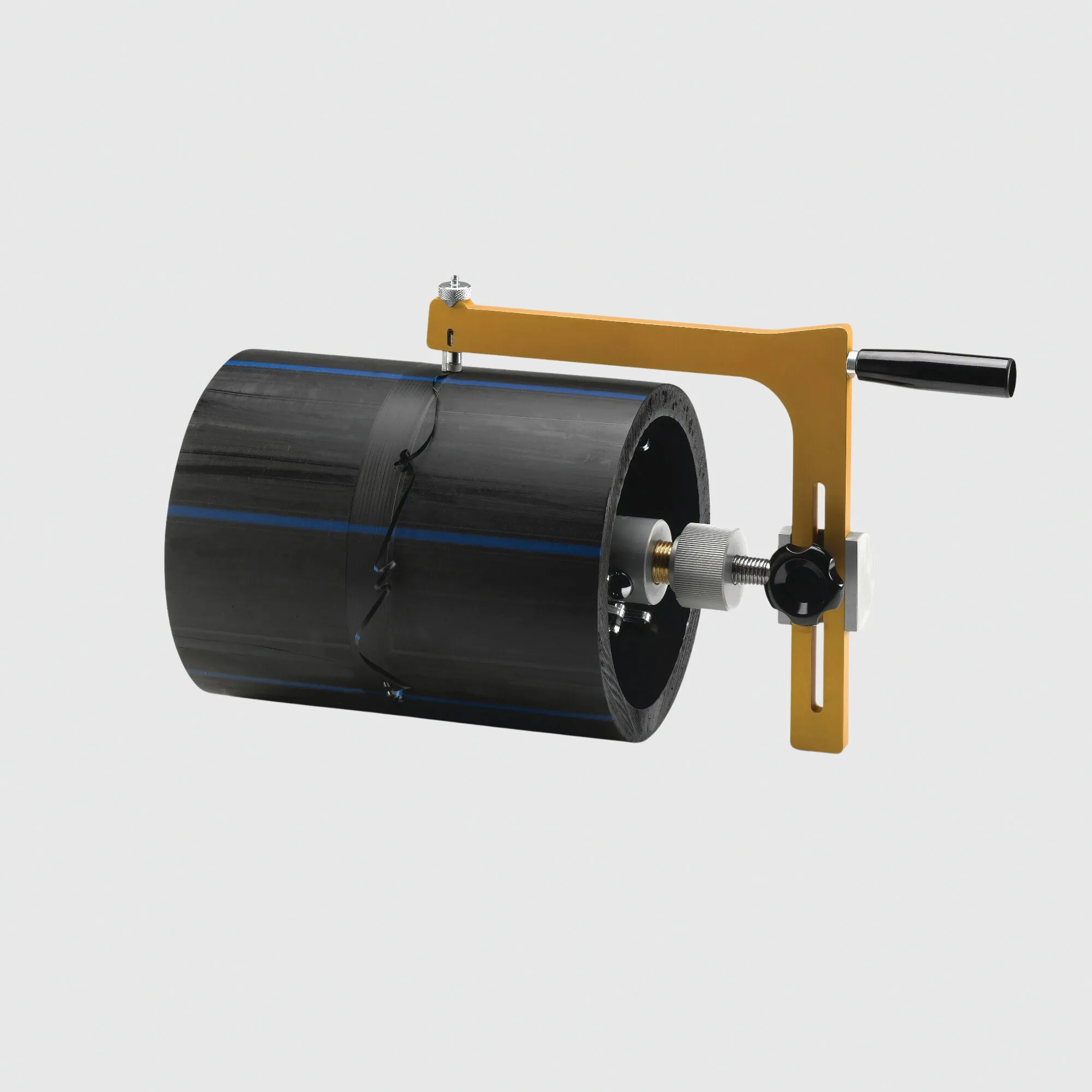 Solid pipe scraper