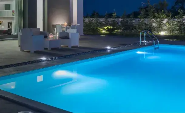 One piece pools